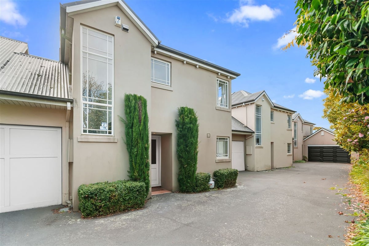 2/32 Winchester Street, Merivale, Christchurch - Carousel 1