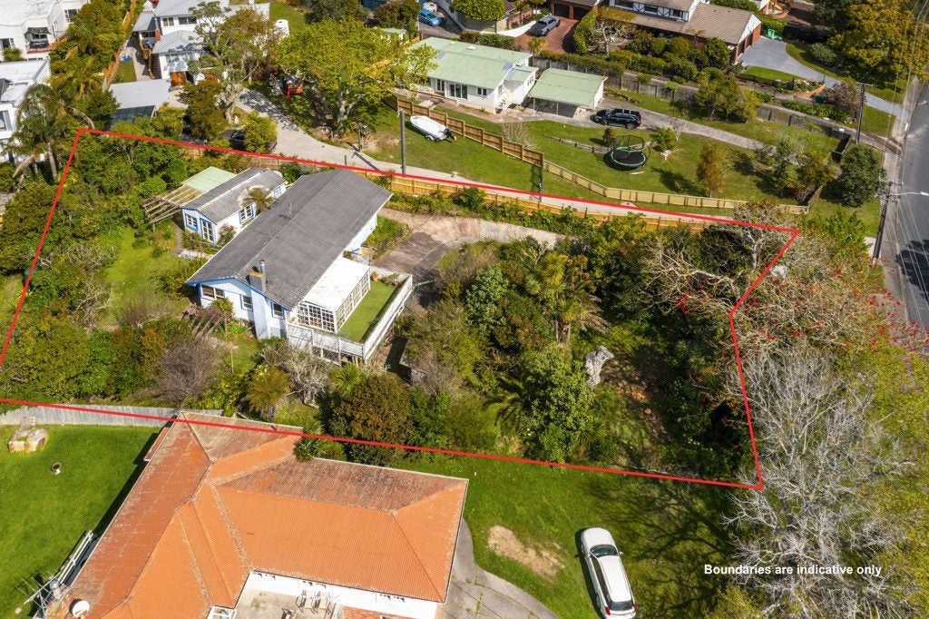 889 Beach Road, Waiake, Auckland - Carousel 2