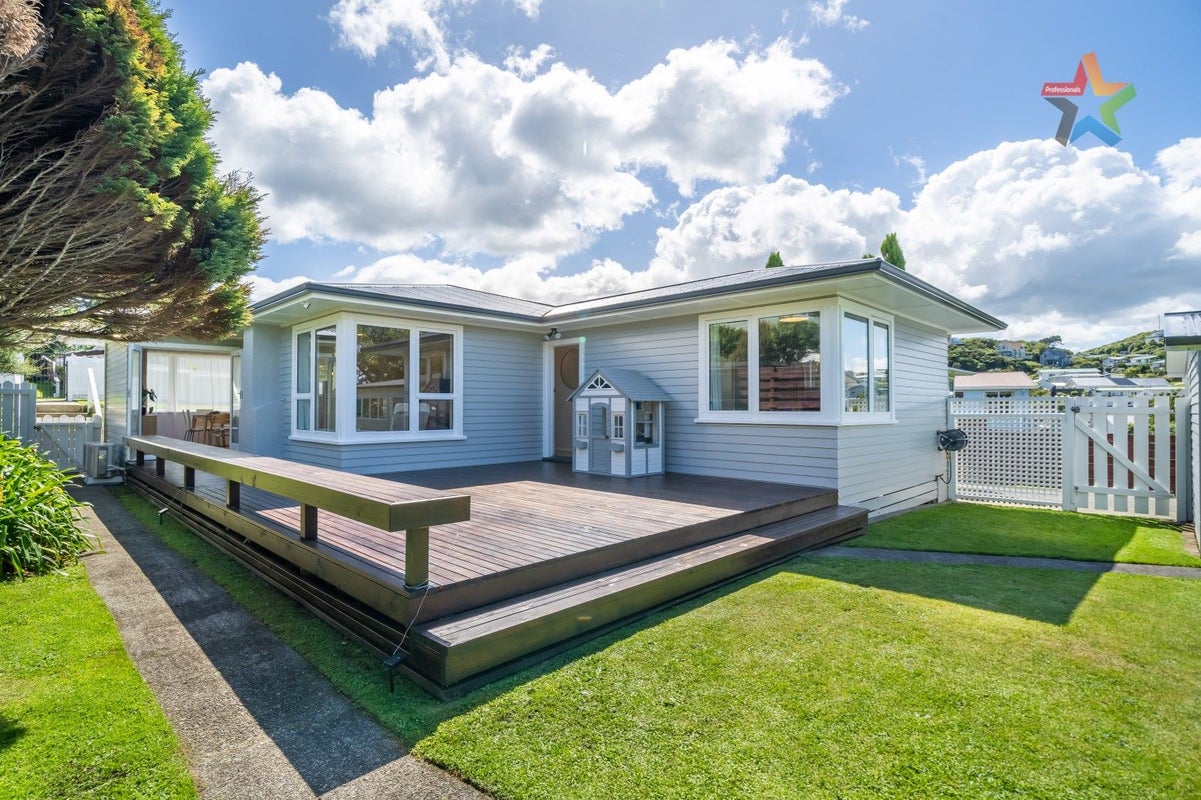 8 Cherry Blossom Grove, Maungaraki, Lower Hutt - Carousel 1