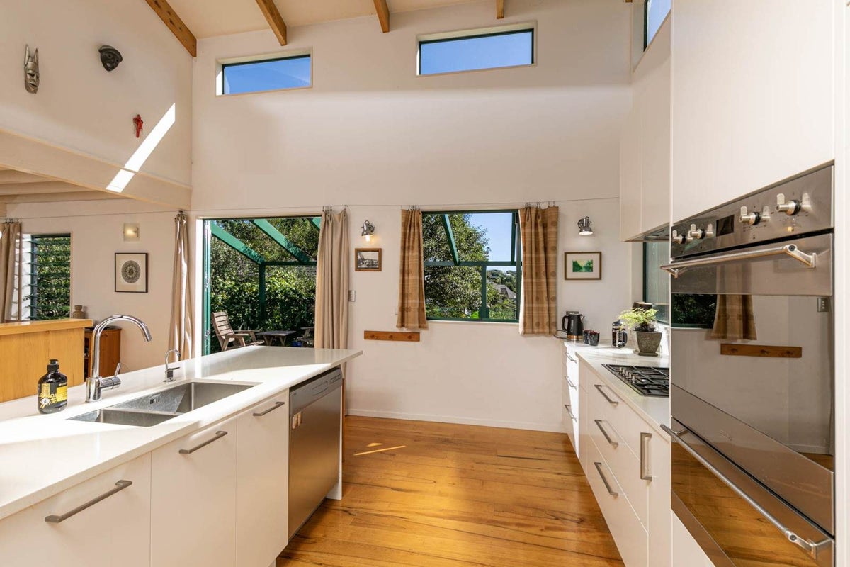 3 Tree Fern Trail, Campbells Bay, Auckland - Carousel 2