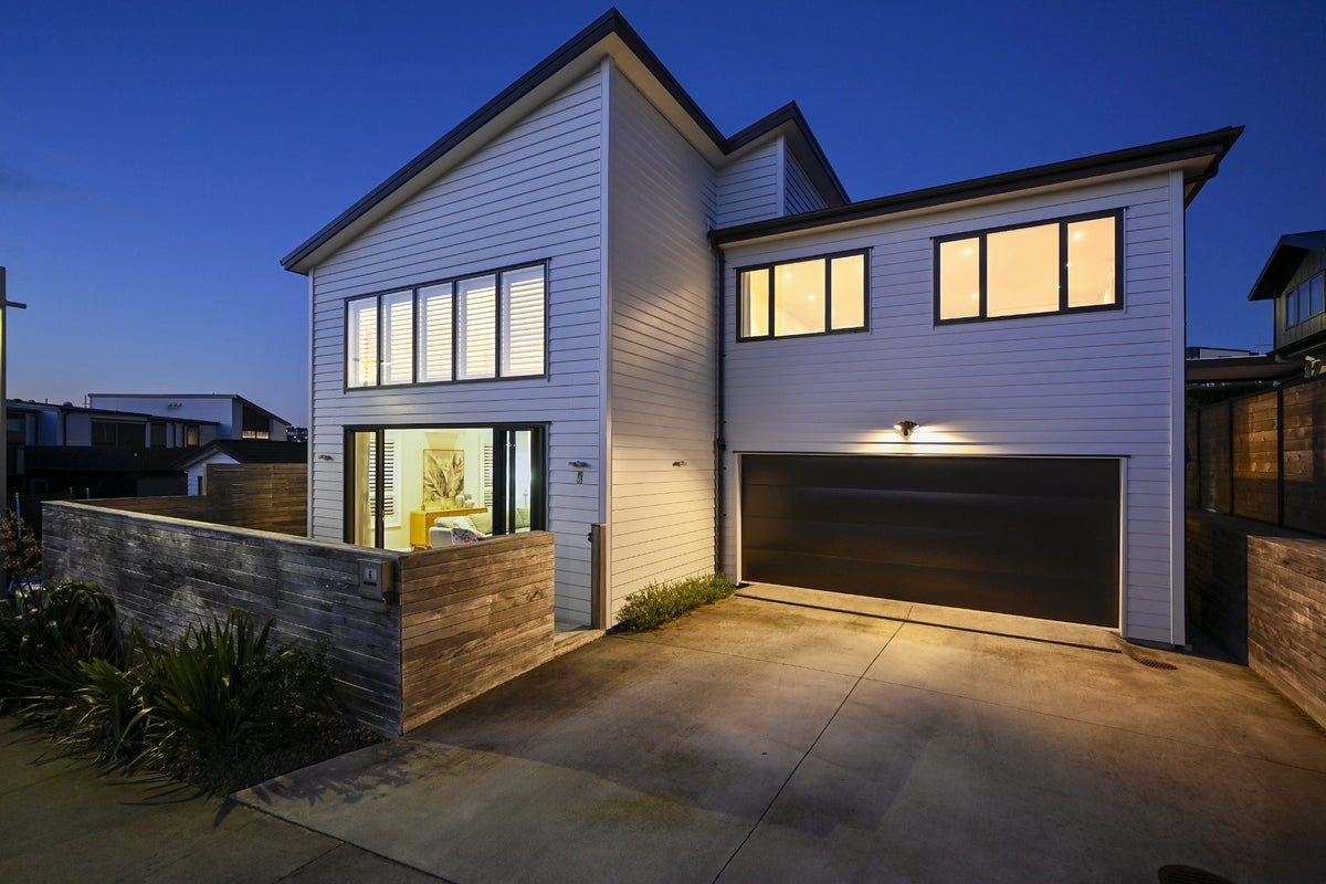 6 Flotilla Place, Long Bay, Auckland - Carousel 1