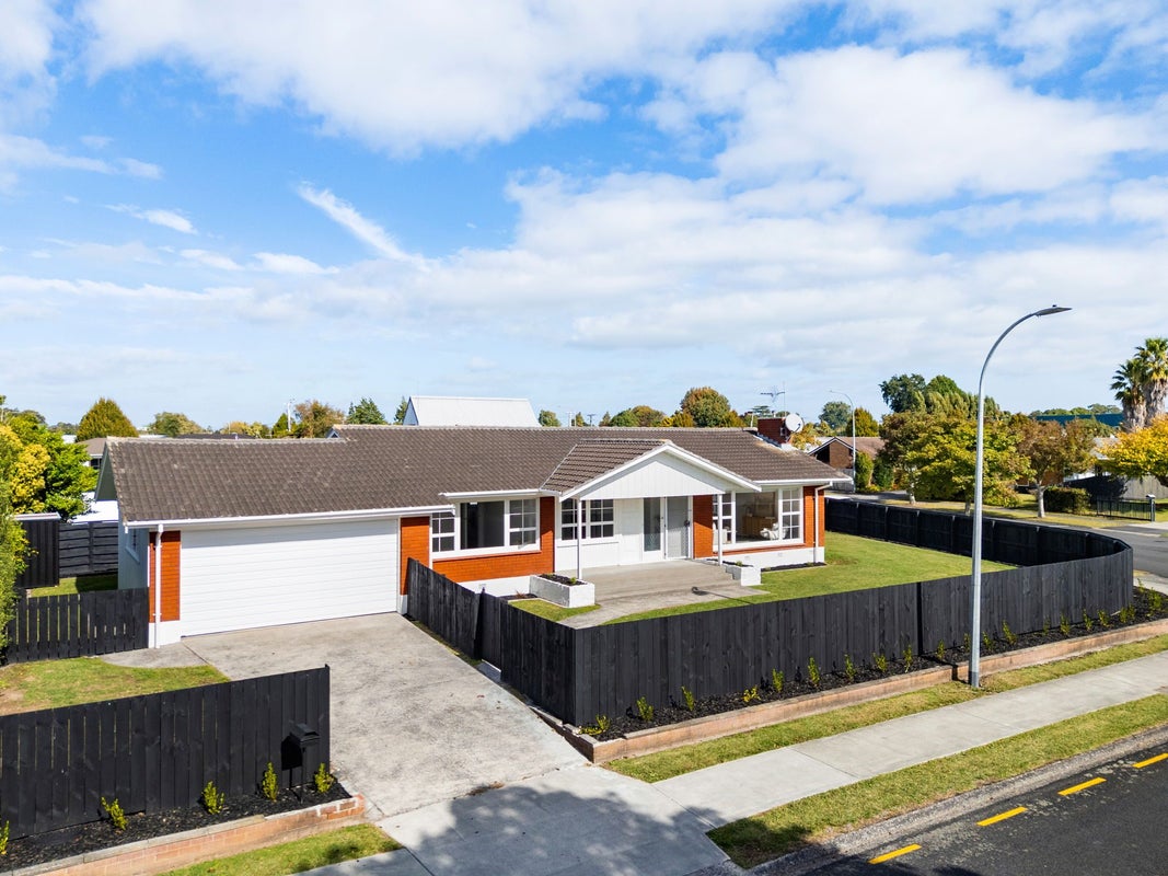 2 Bowen Place, St Andrews, Hamilton - Carousel 1