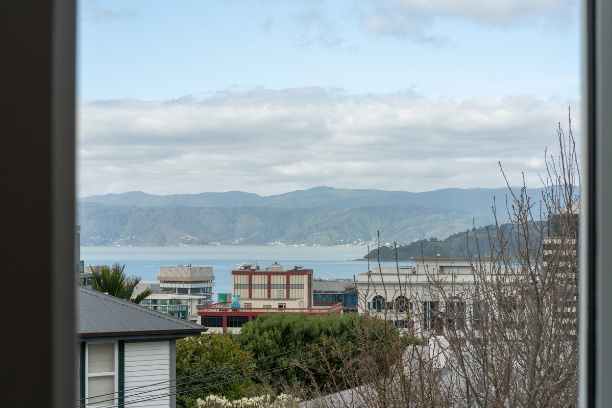 15 Wesley Road, Kelburn, Wellington - Carousel 21