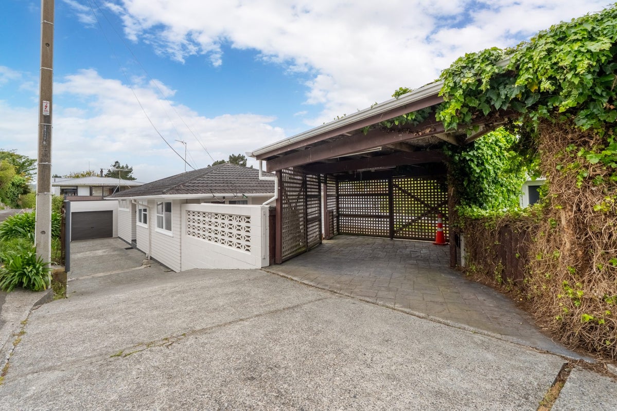 31 Beazley Avenue, Paparangi, Wellington - Carousel 23