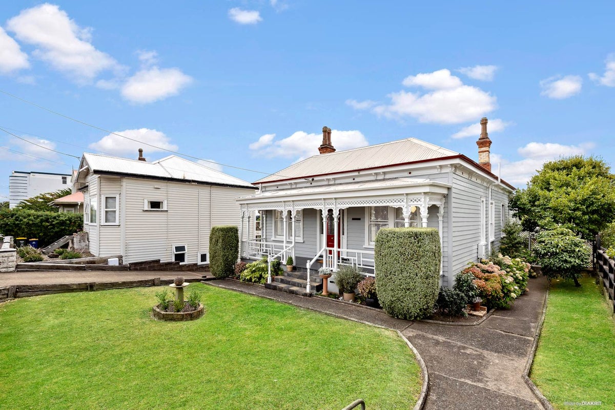 144 Calliope Road, Stanley Point, Auckland - Carousel 1