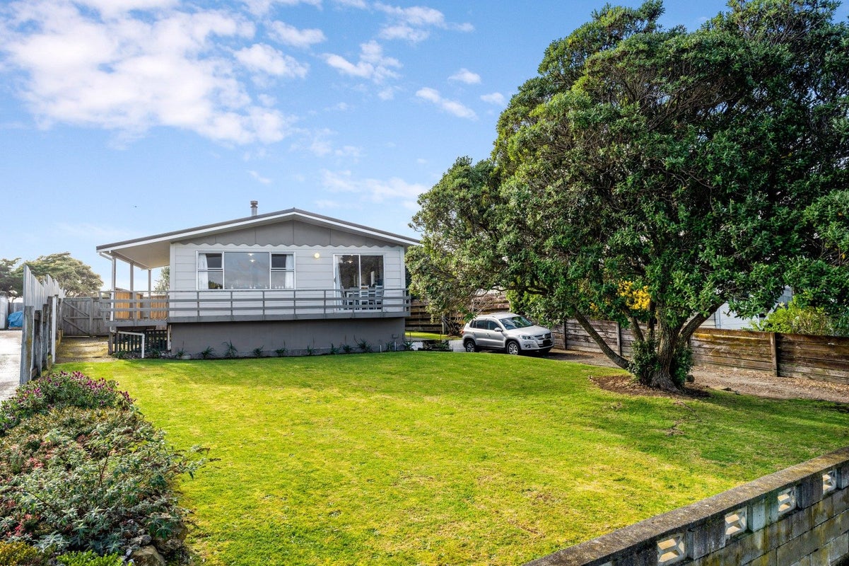 6 Yates Street, Otaki Beach, Otaki - Carousel 1