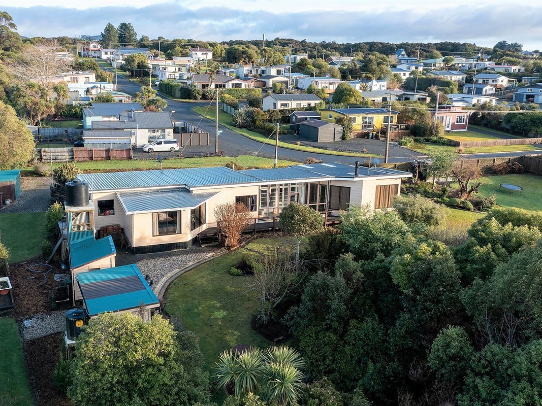 15 Miro Street, Kaka Point, Balclutha - Carousel 34
