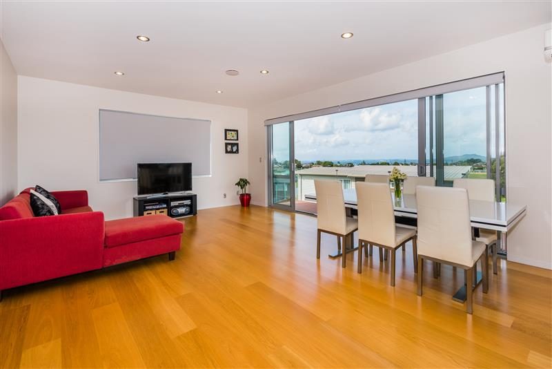 61 Zara Court, Windsor Park, Auckland - Carousel 1