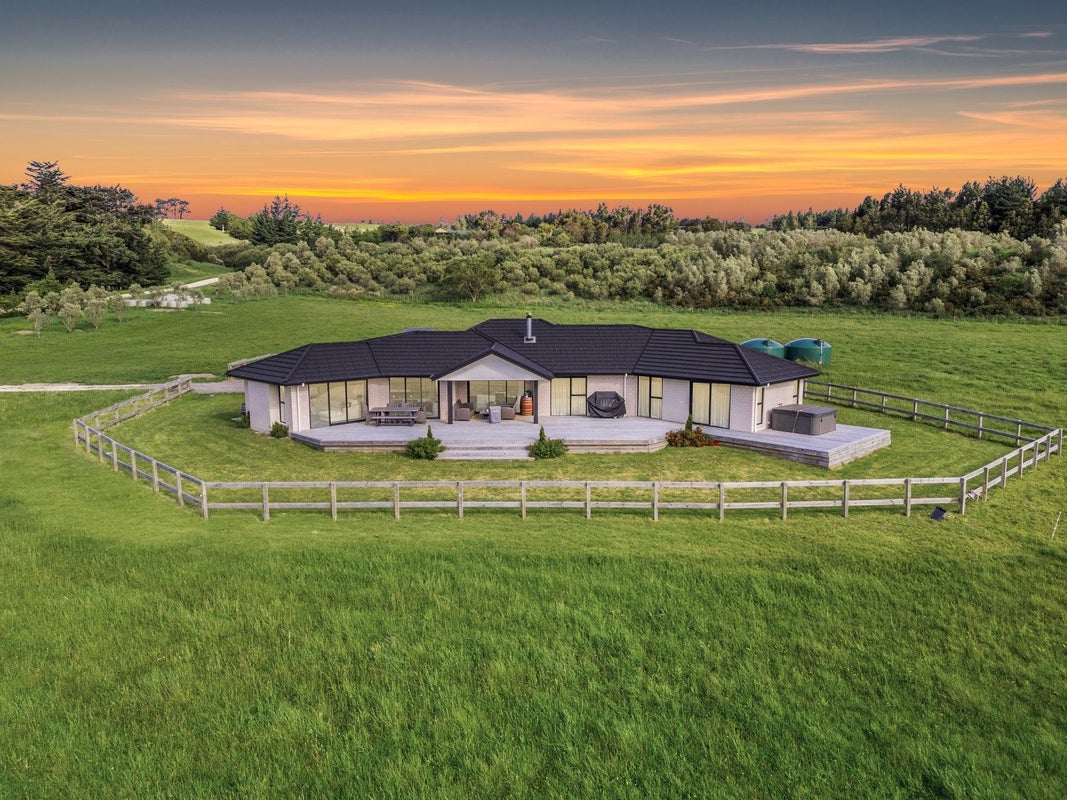 137 Te Maire Road, Featherston - Carousel 1