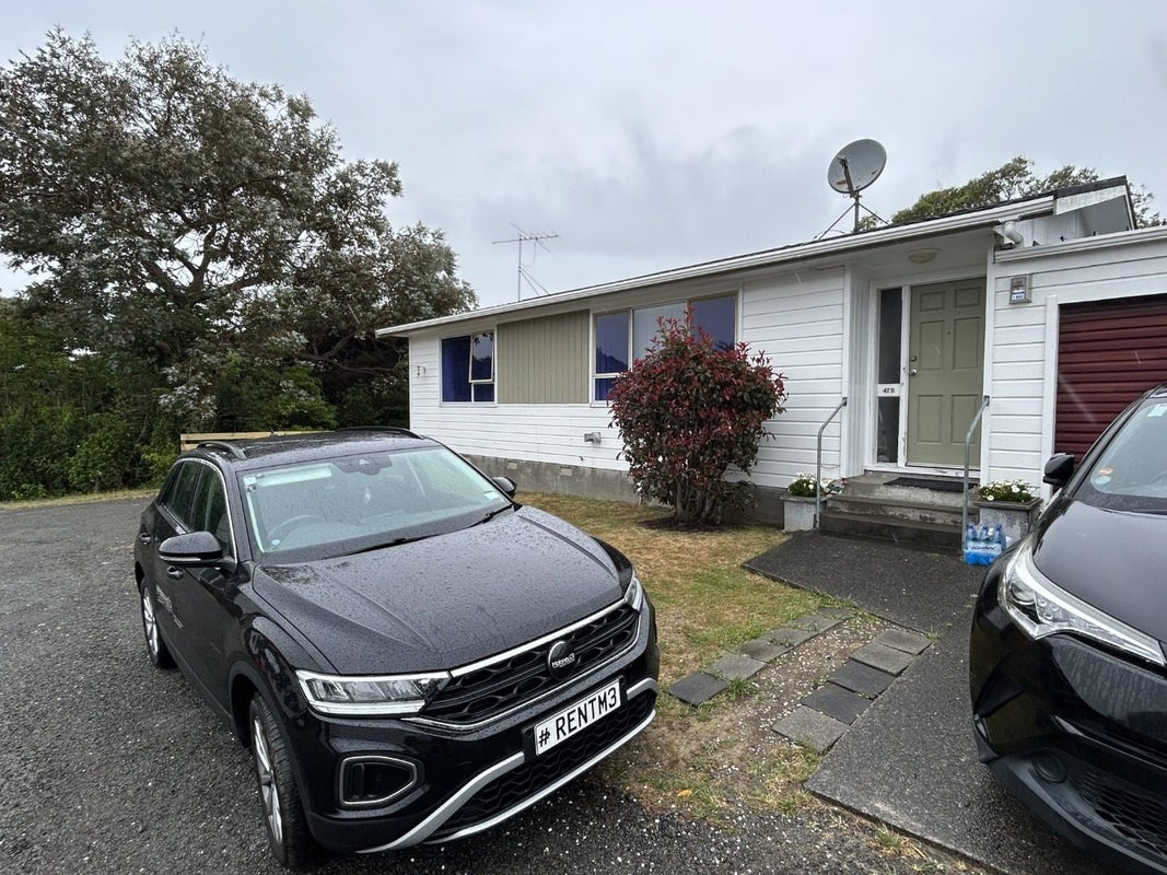 41B HICKS CL, WHITBY, PORIRUA - Carousel 1