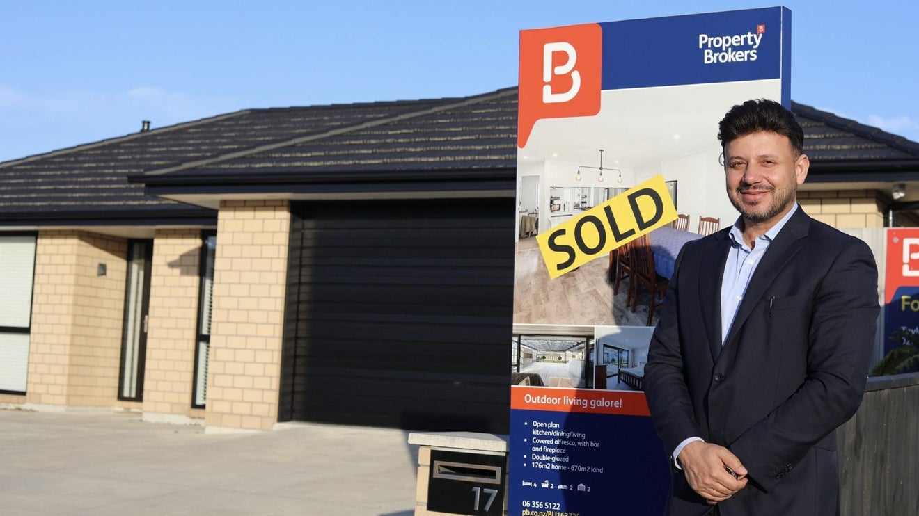 17 Cyprus Place, Fitzherbert, Palmerston North - Carousel 1