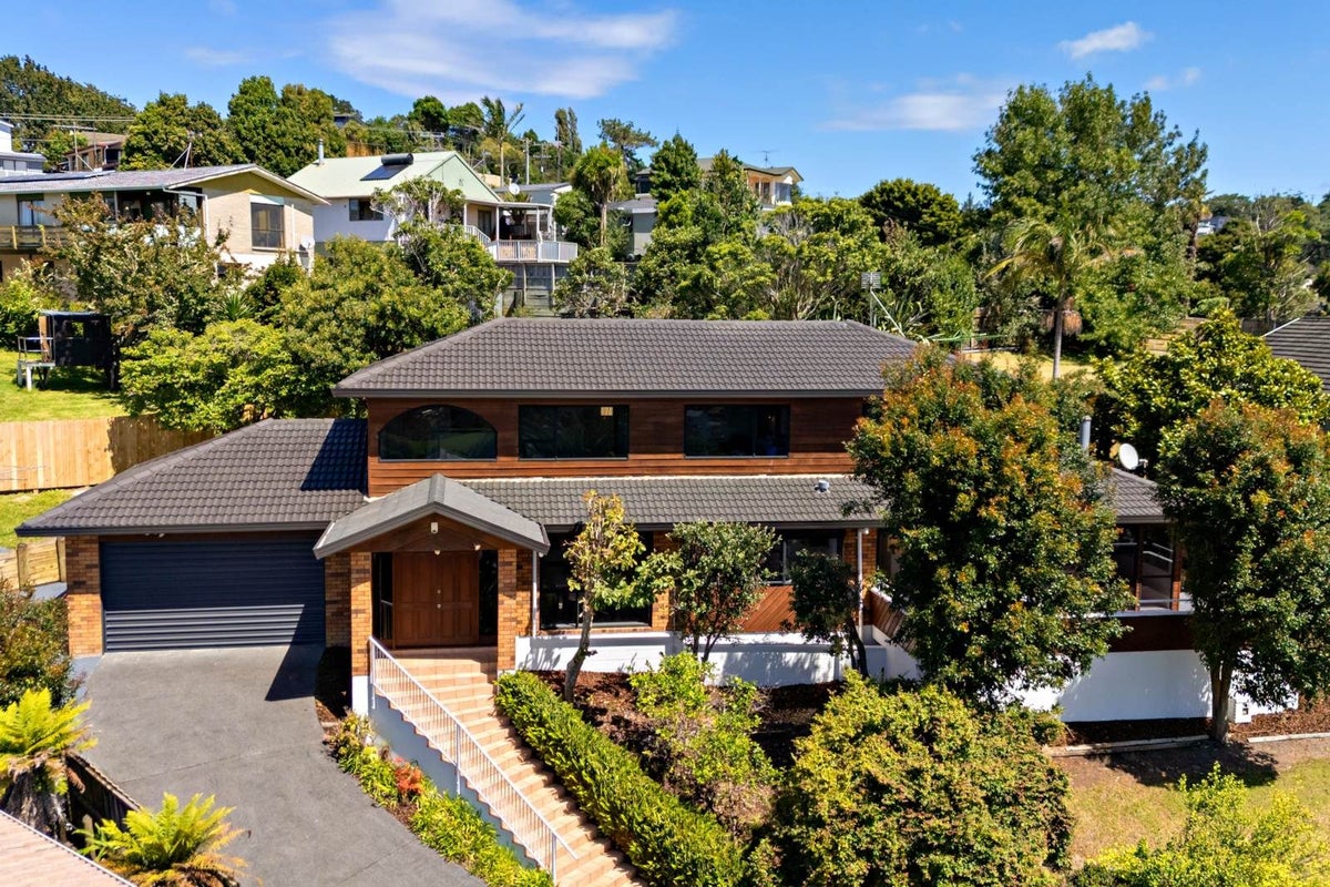 60 Bayside Drive, Browns Bay, North Shore City, Auckland - Carousel 1