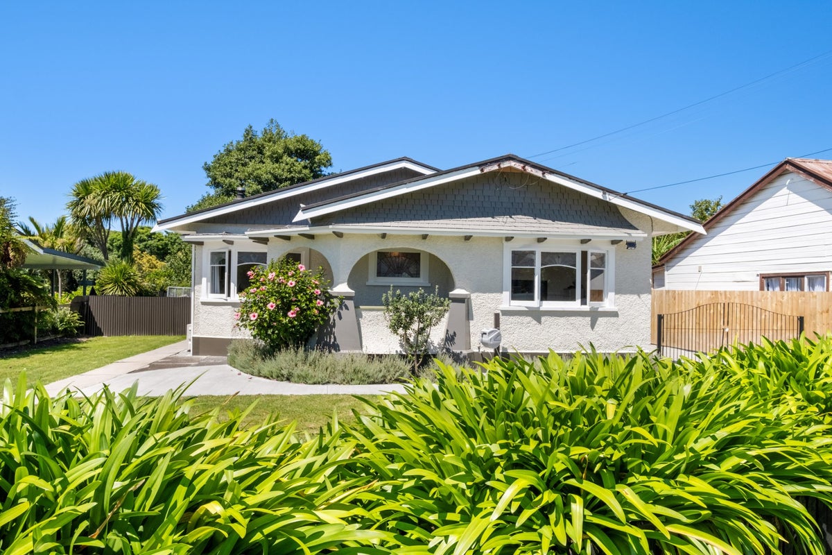 12 Dickson Street, Kaiti, Gisborne - Carousel 1