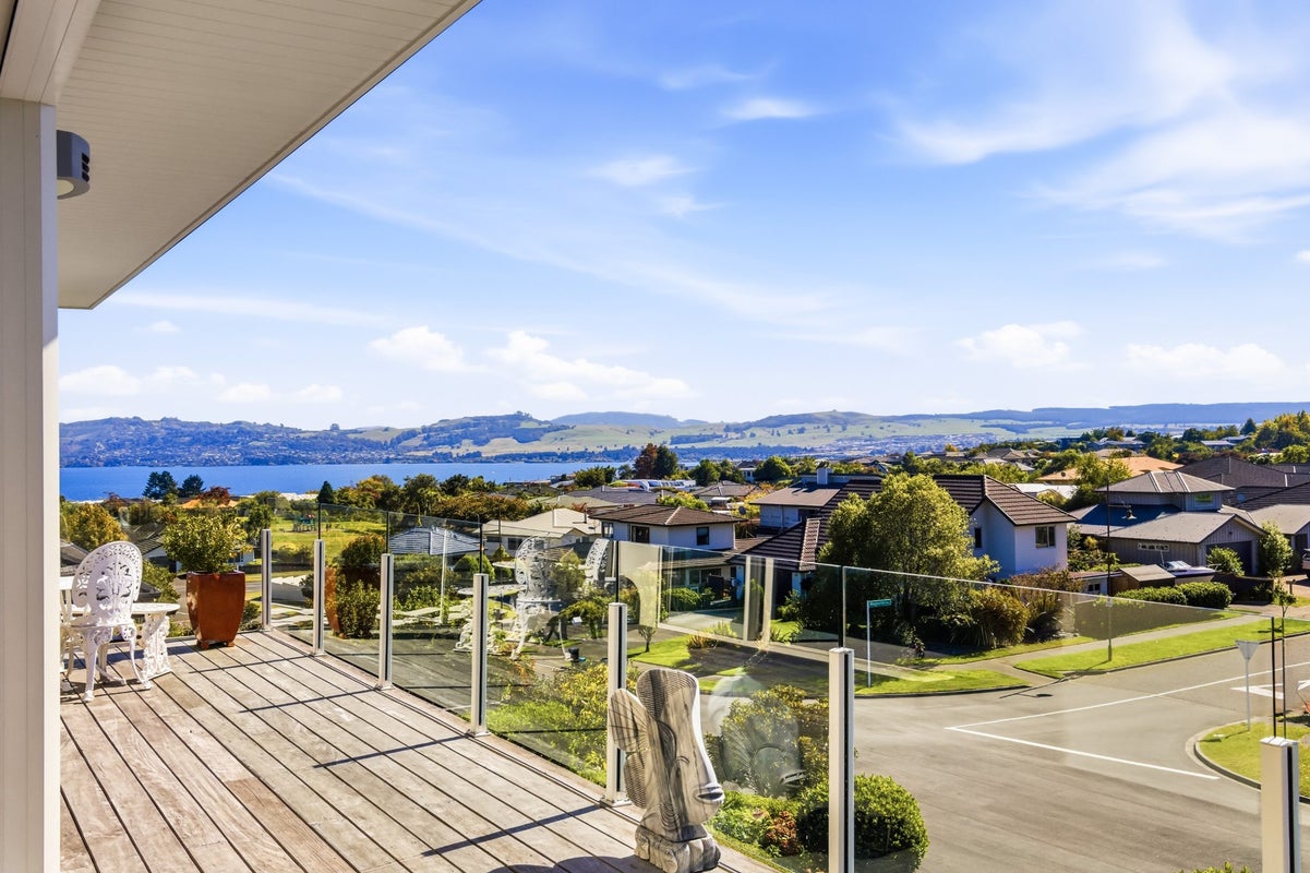 16 Botanical Heights Drive, Waipahihi, Taupo - Carousel 2