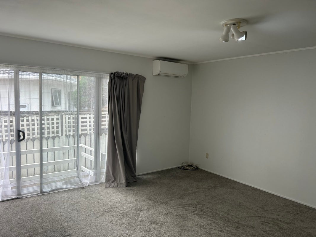 1/23 Challen Close, Conifer Grove, Takanini - Carousel 2