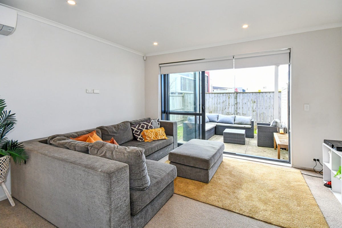 2 Kamana Road, Flat Bush, Auckland - Carousel 2