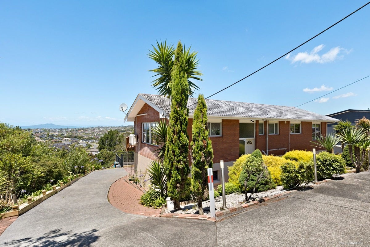 89 Lonely Track Road, Fairview Heights, Auckland - Carousel 2
