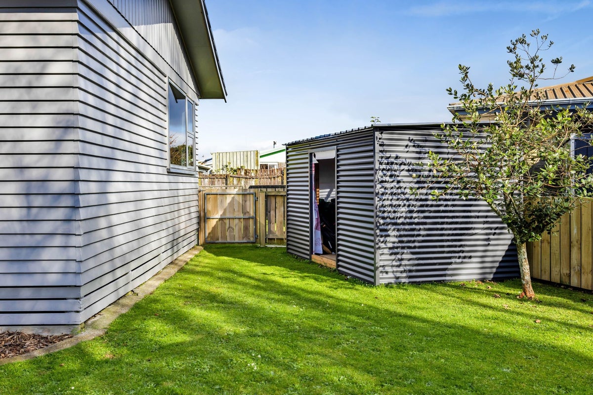 10 Karaka Street, Merrilands, New Plymouth - Carousel 16