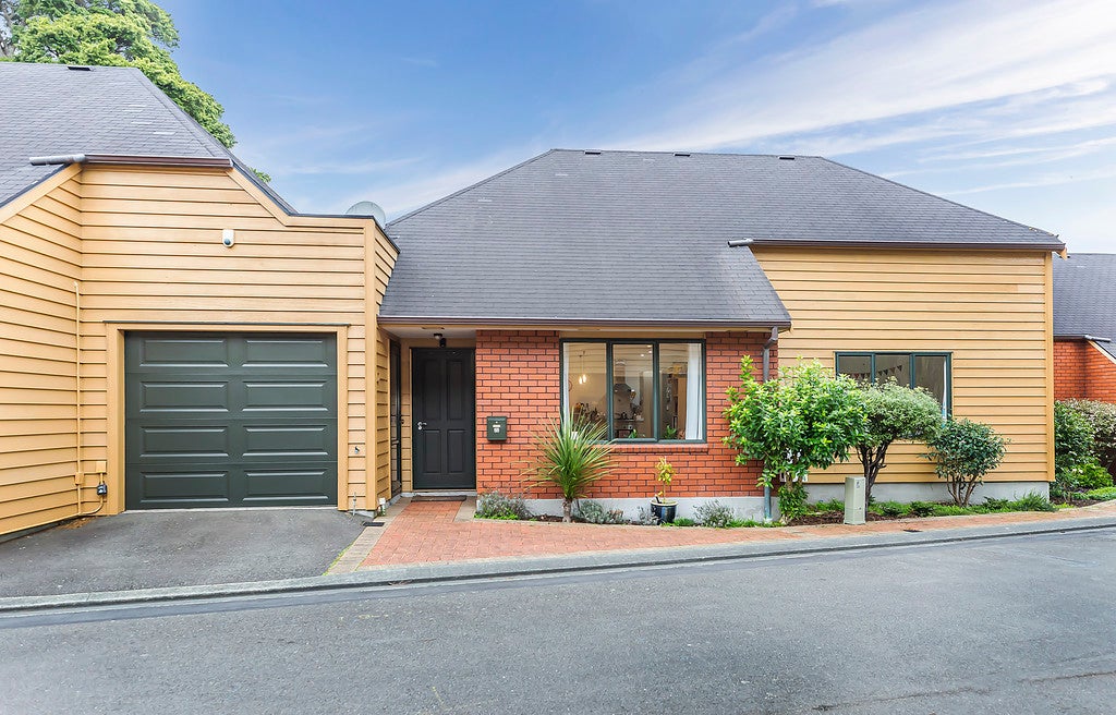 22 Futuna Close, Karori, Wellington - Carousel 1