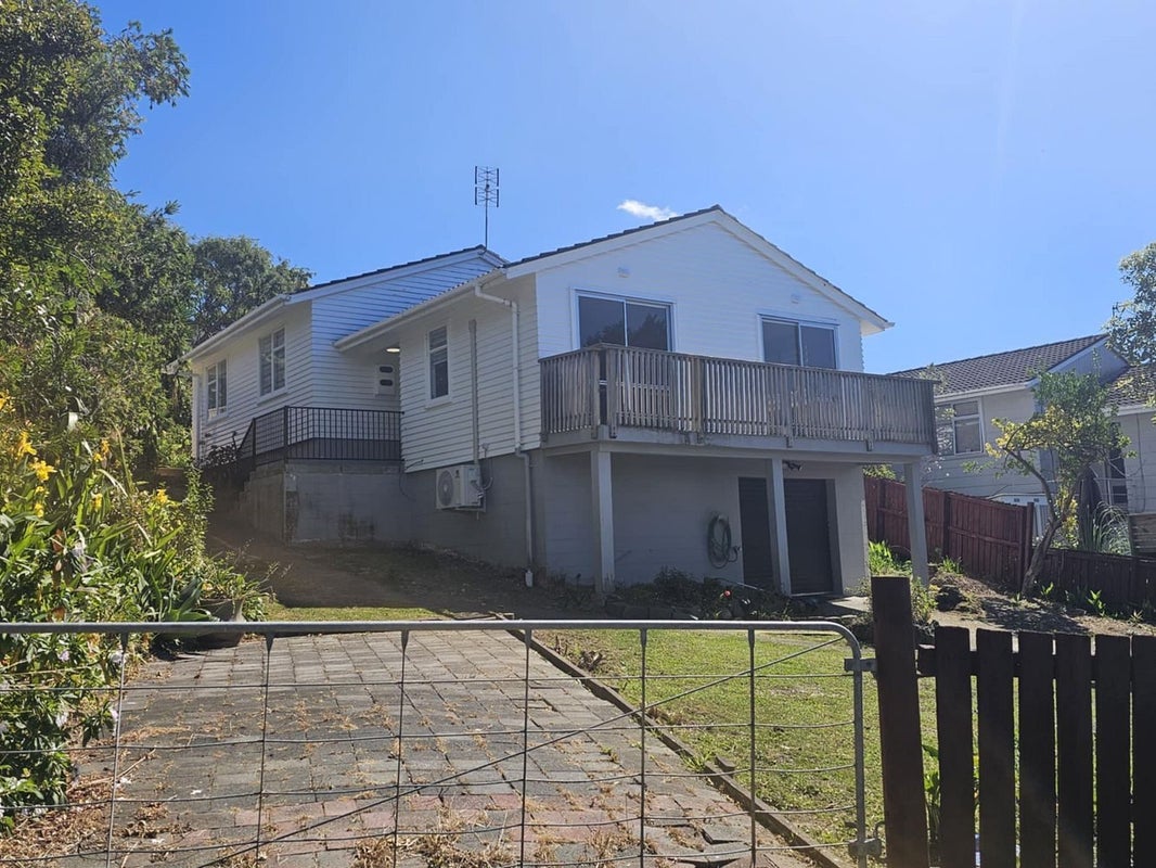30 Glenbervie Crescent, Massey, Auckland - Carousel 1