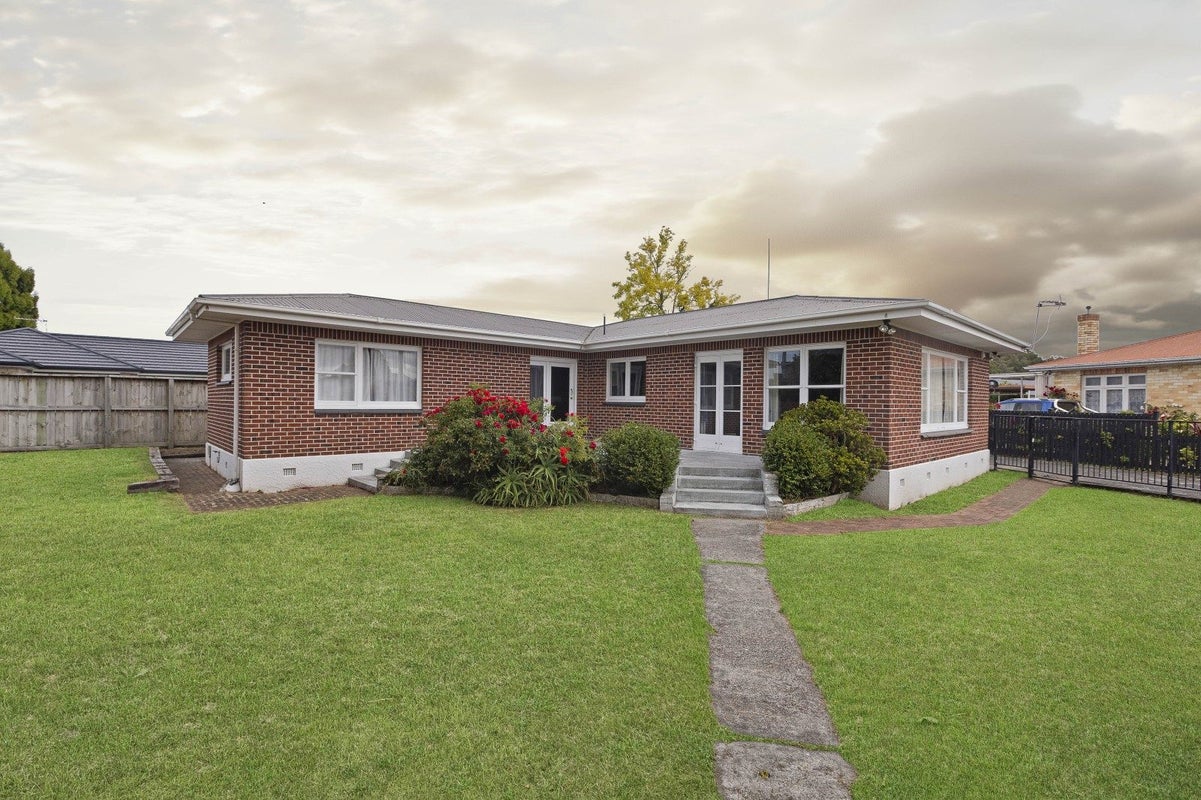 78 Claude Street, Fairfield, Hamilton - Carousel 1