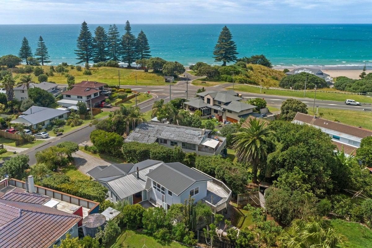 4 Lysnar Street, Okitu, Gisborne - Carousel 2