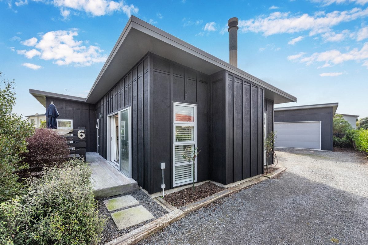 6 Olliver Grove, Waikanae Beach, Waikanae - Carousel 1
