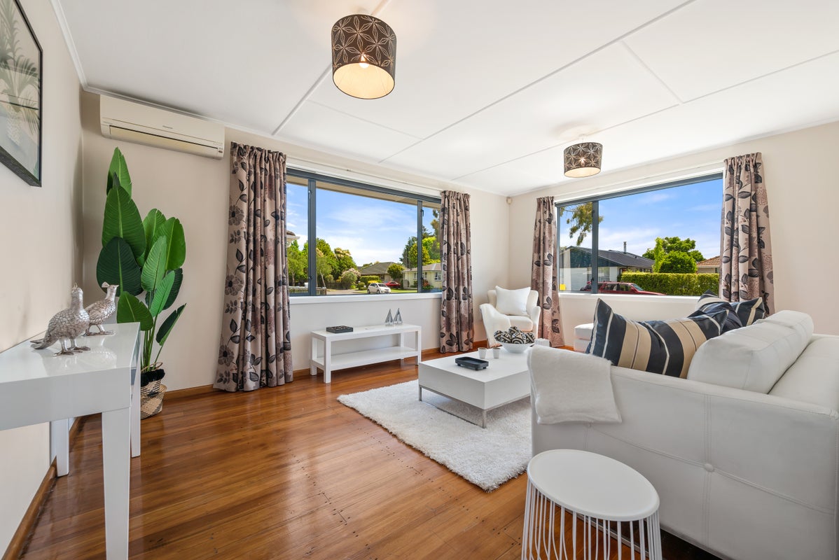 5 Saint Ives Street, Harewood, Christchurch - Carousel 2