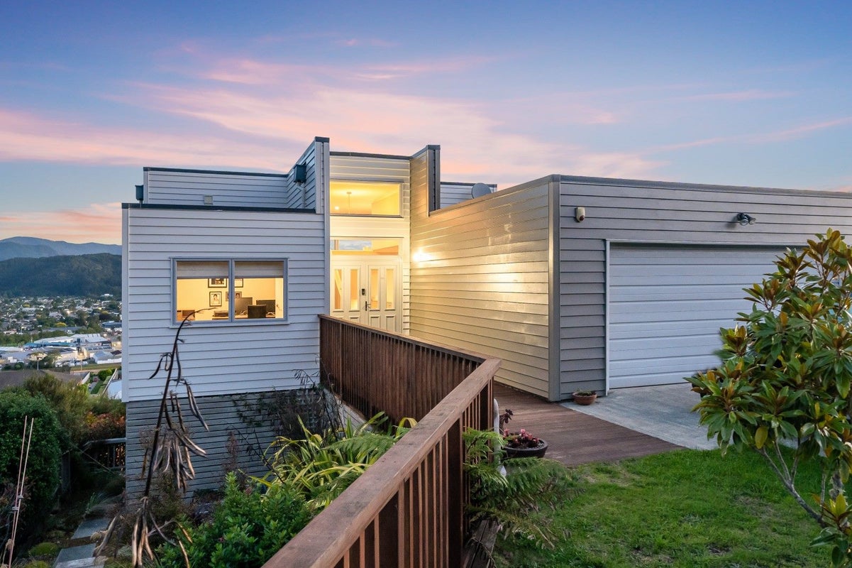 7 Swain Grove, Riverstone Terraces, Upper Hutt - Carousel 2