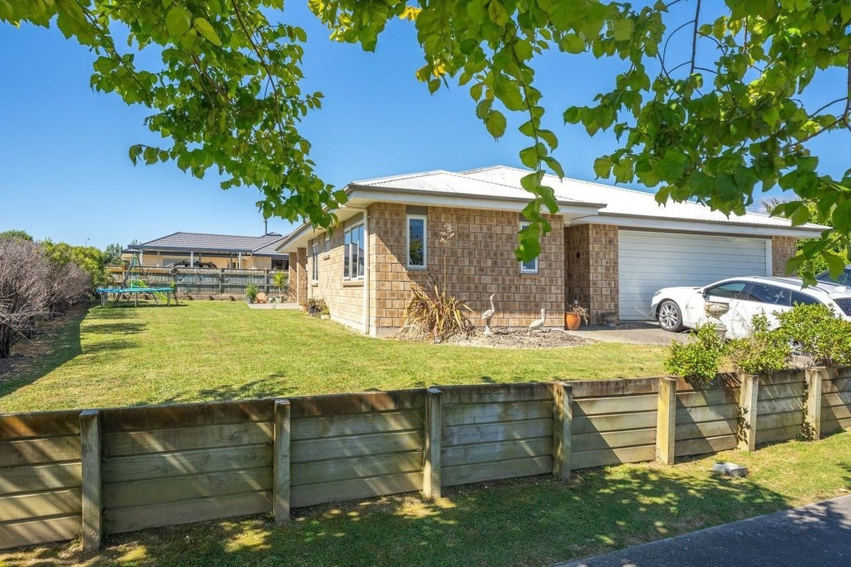 11 Speranza Avenue, Otaki - Carousel 2