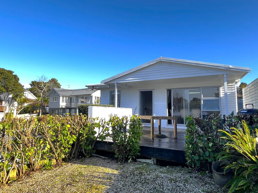 32 Parkhill Road, Mellons Bay, Auckland - Carousel 1