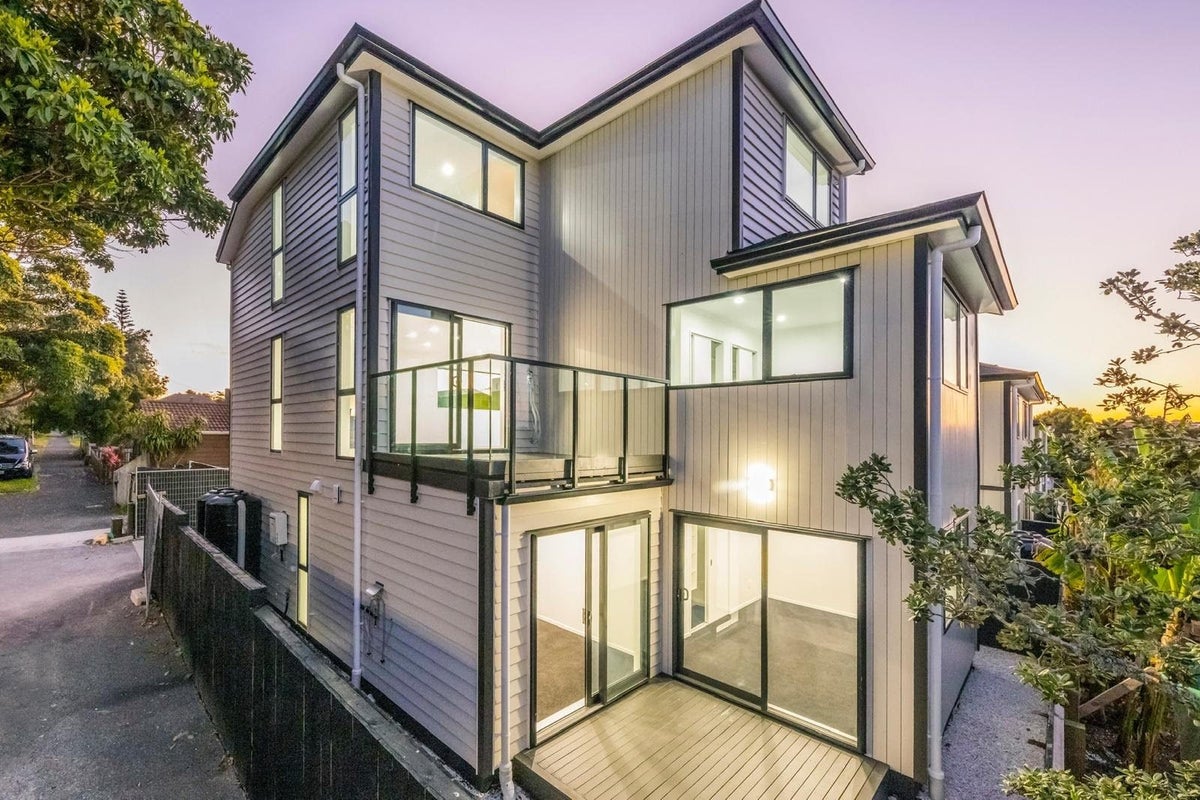 31C Waddell Avenue, Point England, Auckland - Carousel 1