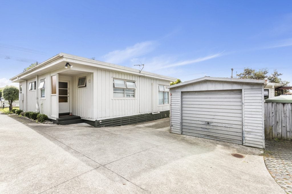 31 Archibald Road, Kelston, Auckland - Carousel 1