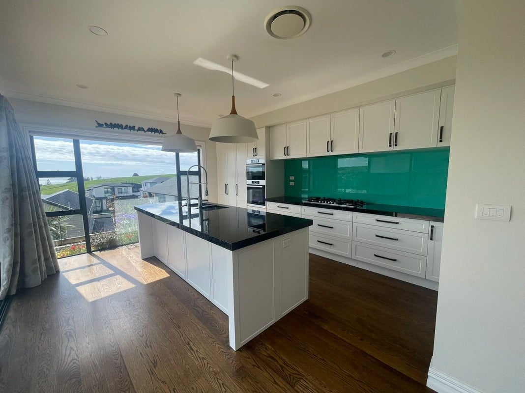 39 Headland Drive, Long Bay, Auckland - Carousel 2