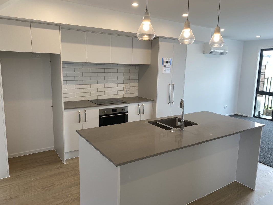 1/2 Unga Place, Beachlands, Auckland - Carousel 1
