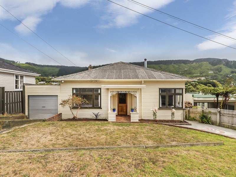 3 Te Reinga View, Tawa, Wellington - Carousel 1