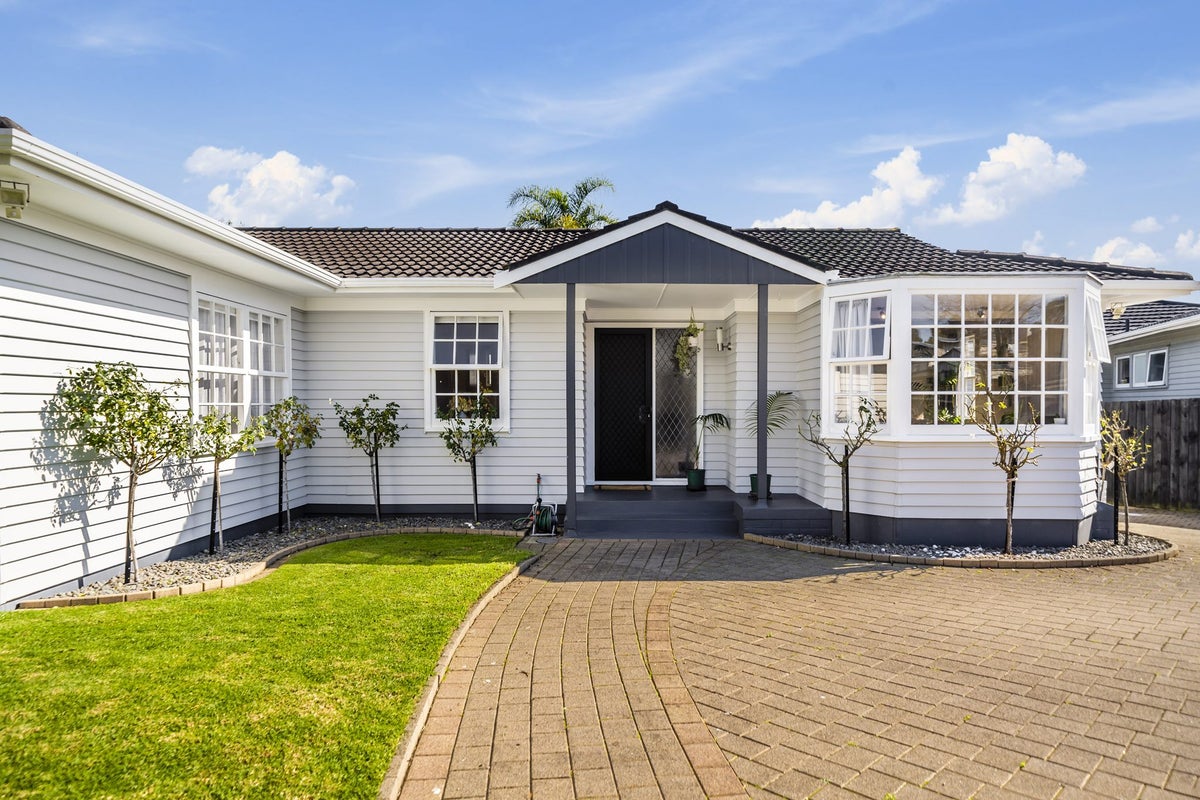 45 Minaret Drive, Bucklands Beach, Auckland - Carousel 2