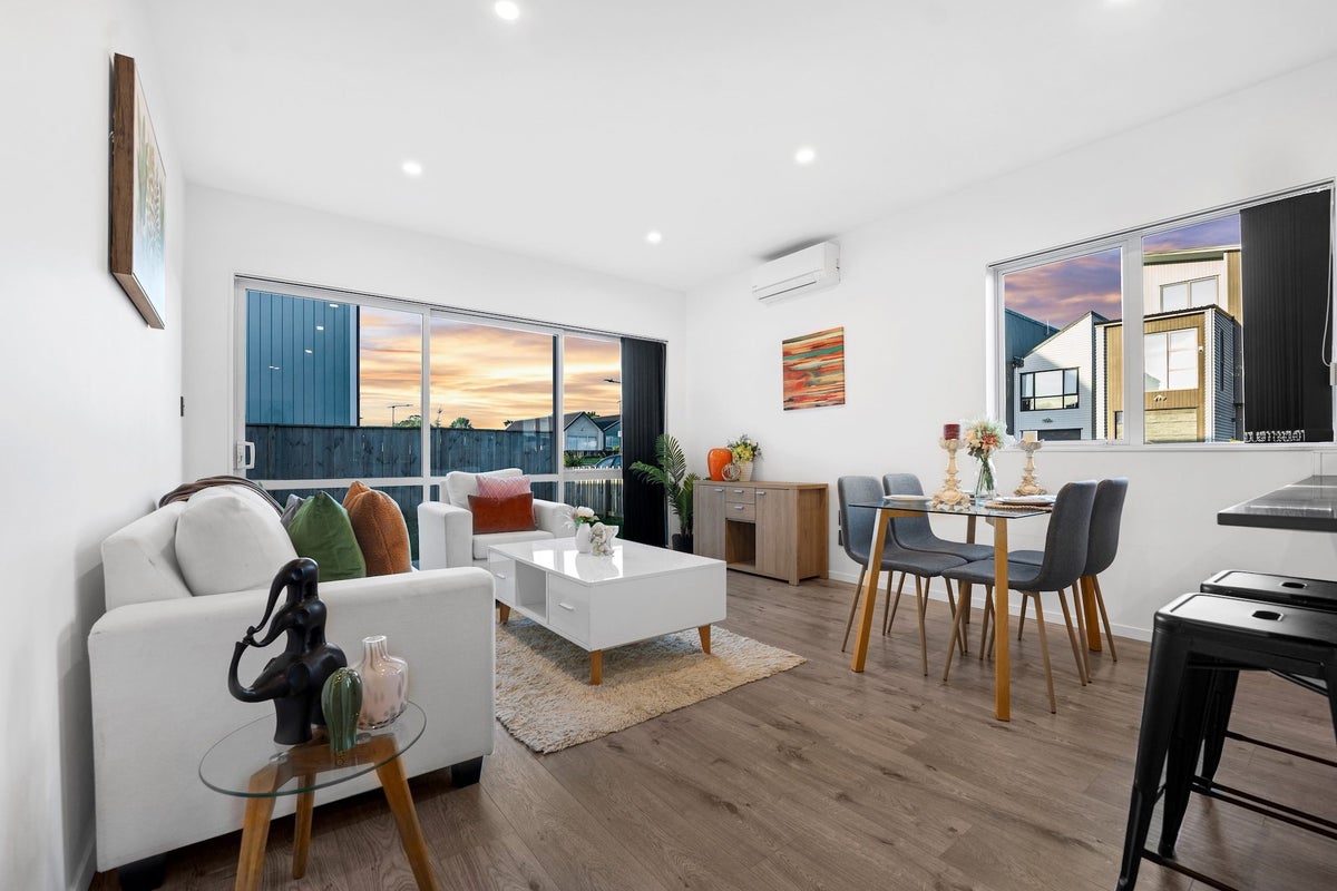 20 Herekino Street, Westgate, Auckland - Carousel 1