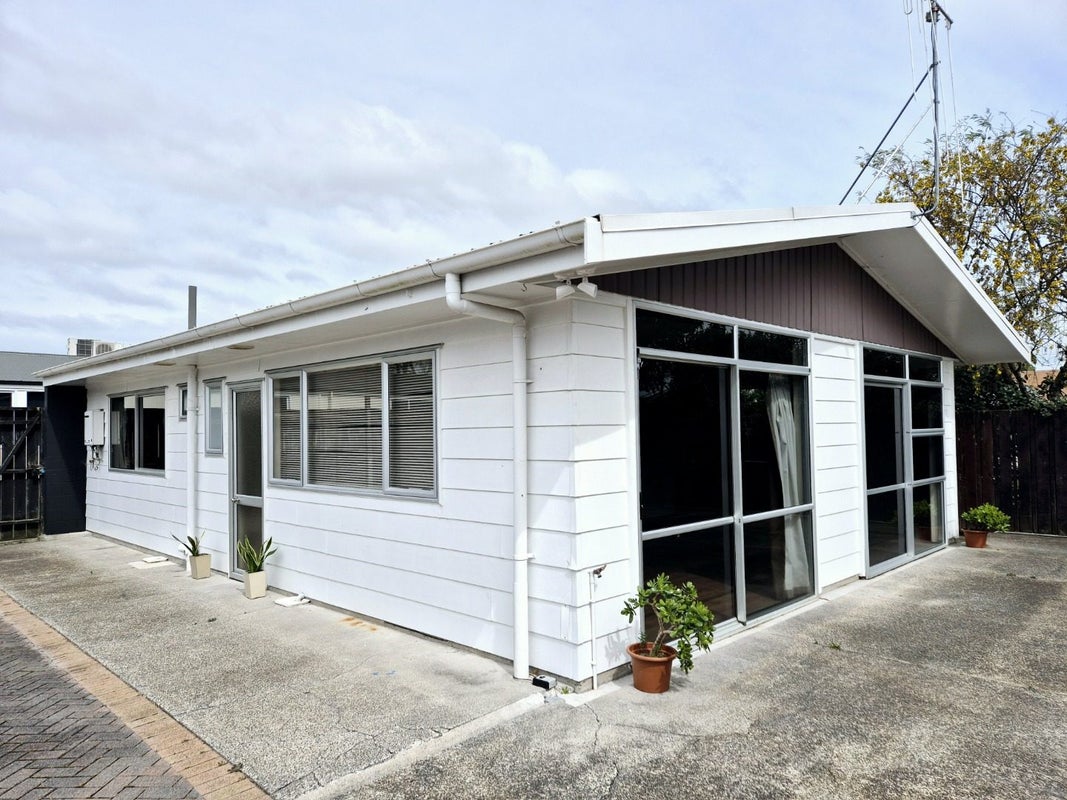 81 Pohutukawa Drive, Pukete, Hamilton - Carousel 2