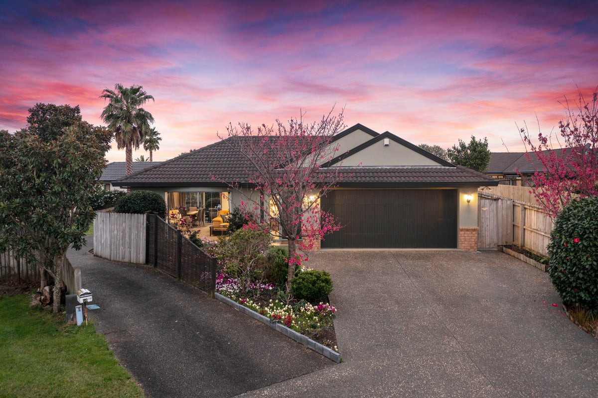 18 Nad Place, East Tamaki Heights, Auckland - Carousel 1