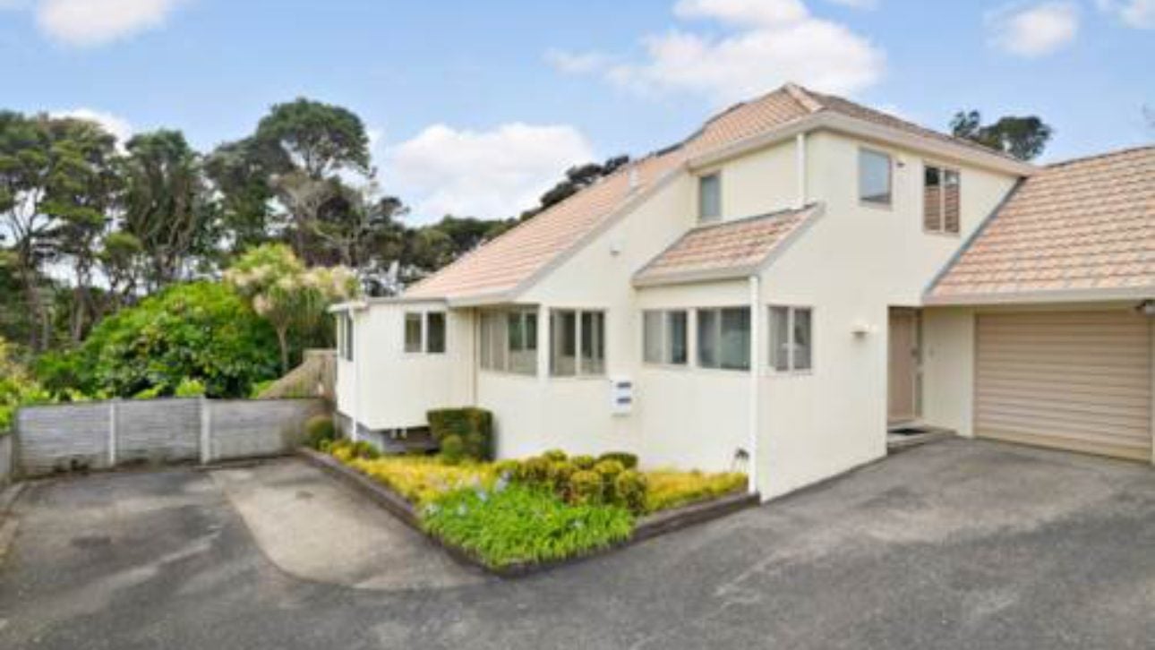 2/111 Seaview Road, Glenfield, Auckland - Carousel 1