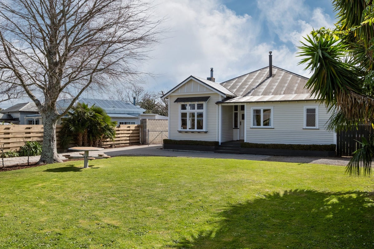 122 Fox Street, Whataupoko, Gisborne - Carousel 1