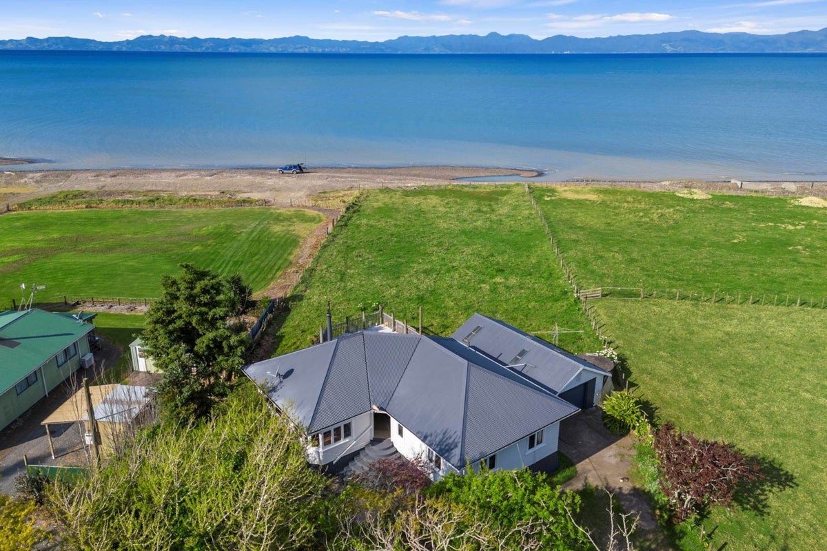 1620 East Coast Road, WHAKATIWAI, MIRANDA - Carousel 2