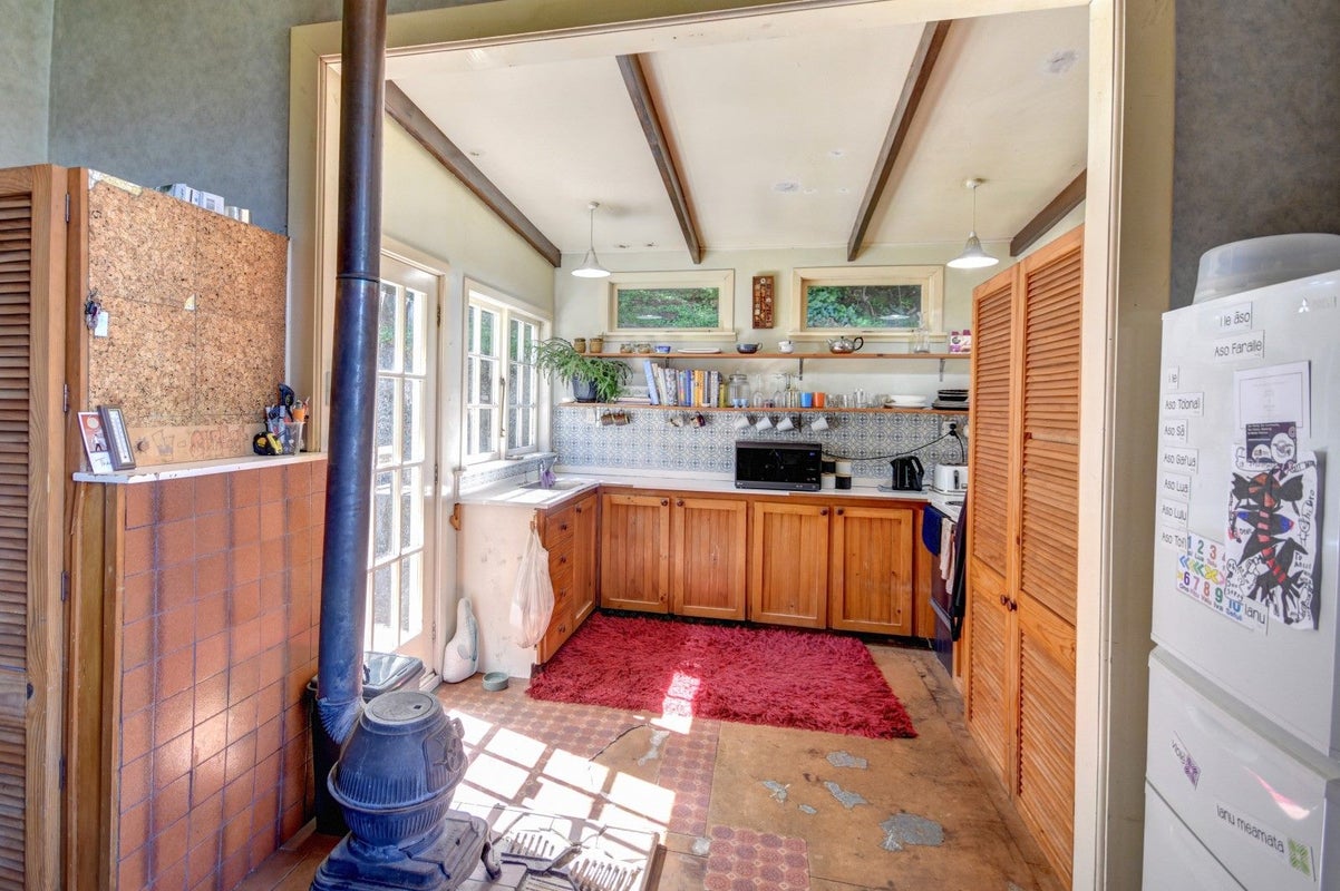 84 Bank Street, Dalmore, Dunedin - Carousel 17