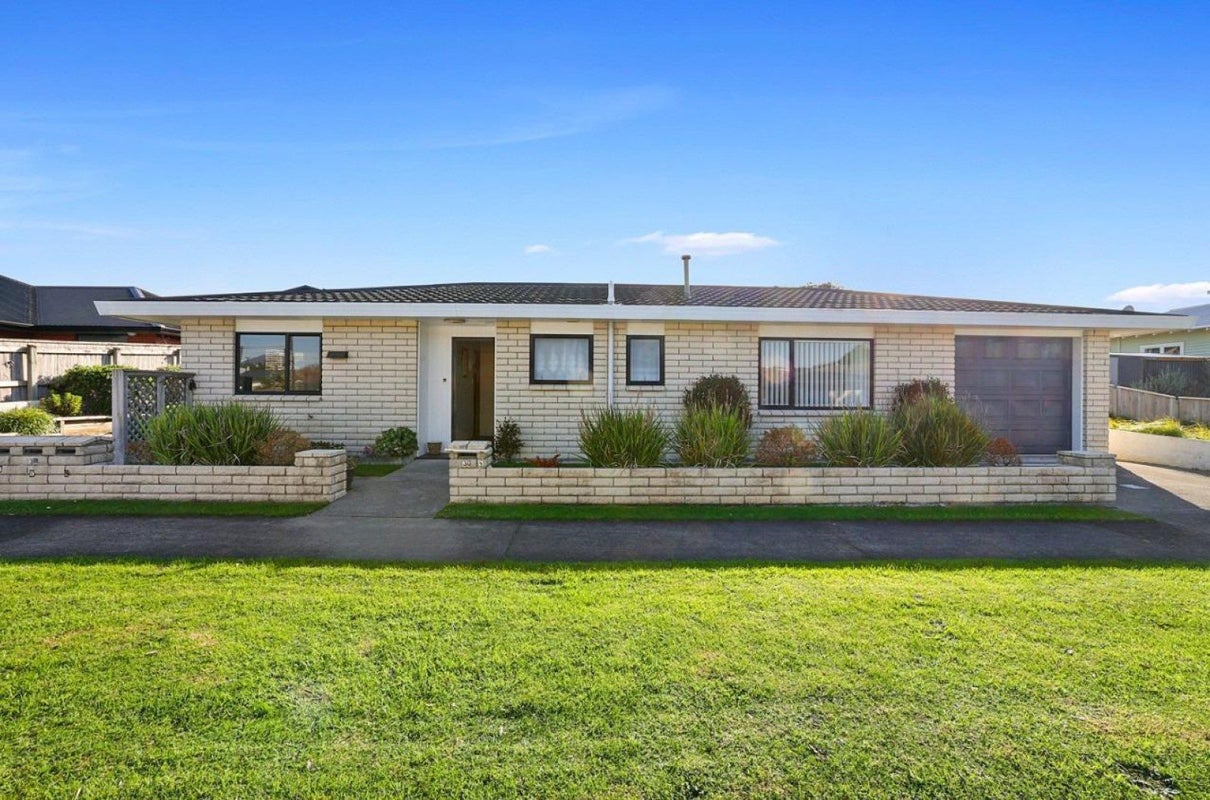 1/30 Whiteley Street, Moturoa, New Plymouth - Carousel 1