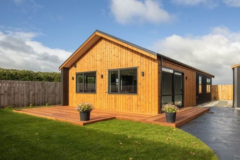 120 Severn Street, Clifton, Invercargill - Carousel 1