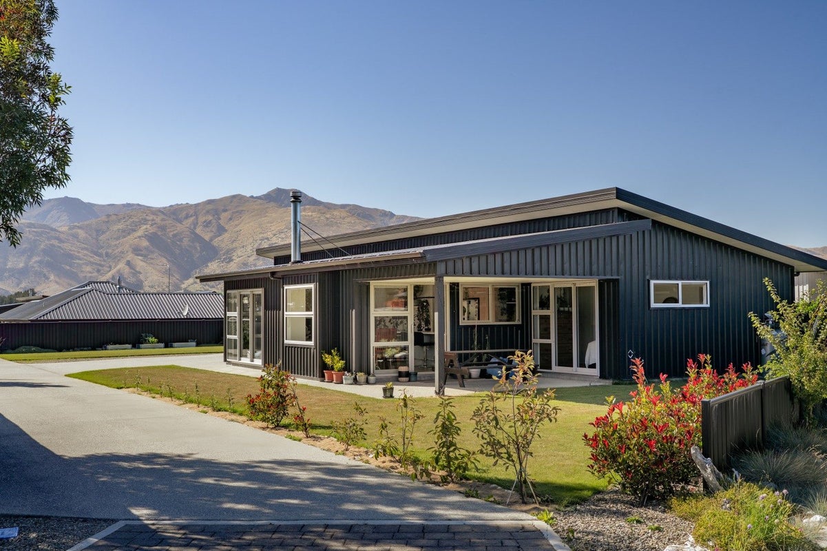25 Teal Place, Wanaka - Carousel 1