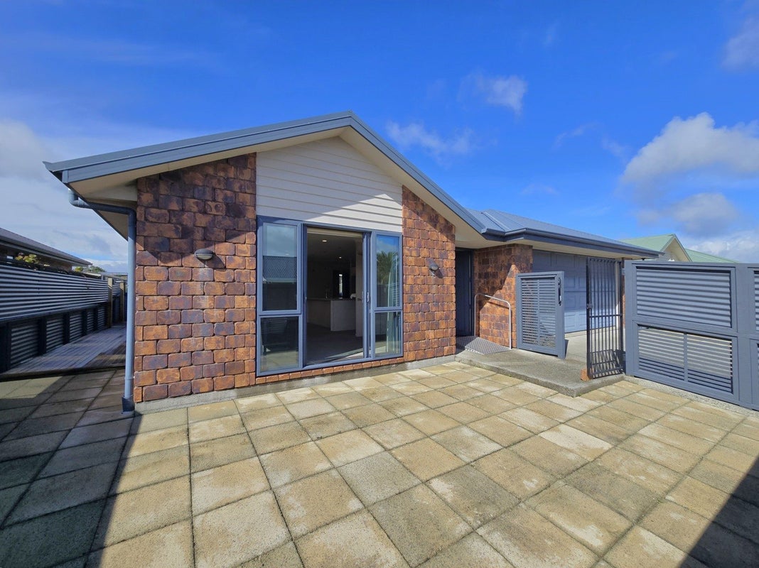 114 Sewell Street, Hokitika - Carousel 1