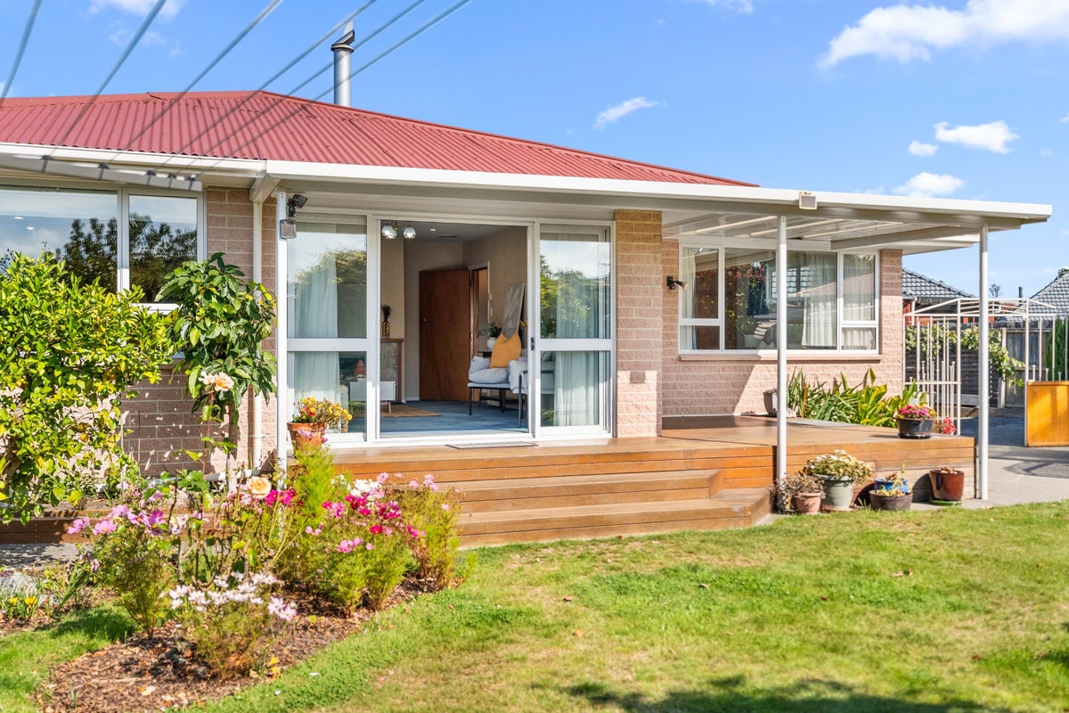 10 Ron Place, Bishopdale, Christchurch - Carousel 2