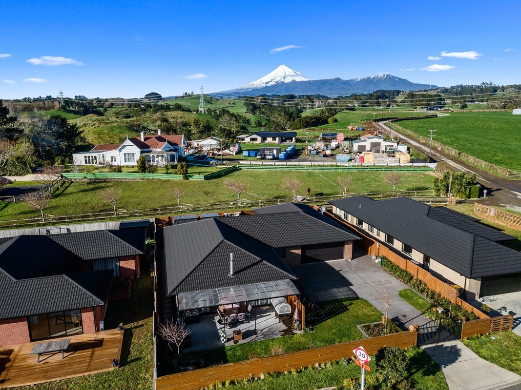 4 Atutahi Street, Hurdon, New Plymouth - Carousel 32